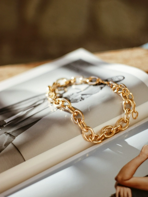 https://www.net-a-porter.com/en-es/shop/product/jennifer-behr/jewelry-and-watches/earrings/anguilla-gold-plated-faux-pearl-ea