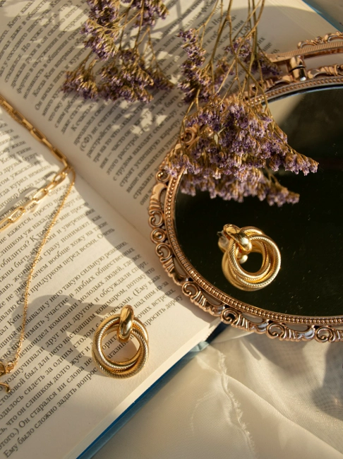 https://www.net-a-porter.com/en-es/shop/product/jennifer-behr/jewelry-and-watches/earrings/anguilla-gold-plated-faux-pearl-ea
