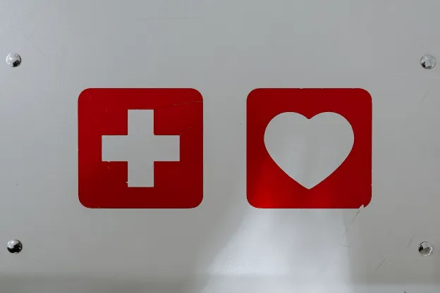  Red cross and heart symbols on a white background—representing safe, potable water hoses rated for human consumption.

