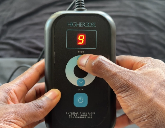 HigherDose infrared sauna blanket controller showing heat setting level 9 and automatic shutoff feature.