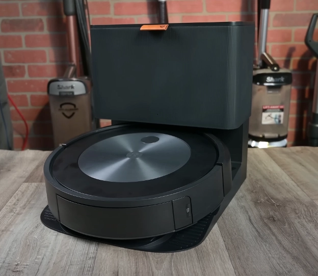 Roomba j7+