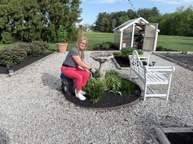 bucket garden seat with swivel