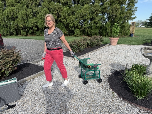 pulling garden seat with wheels