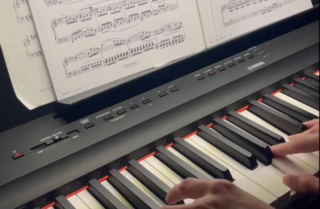 Yamaha P-125 Digital Piano