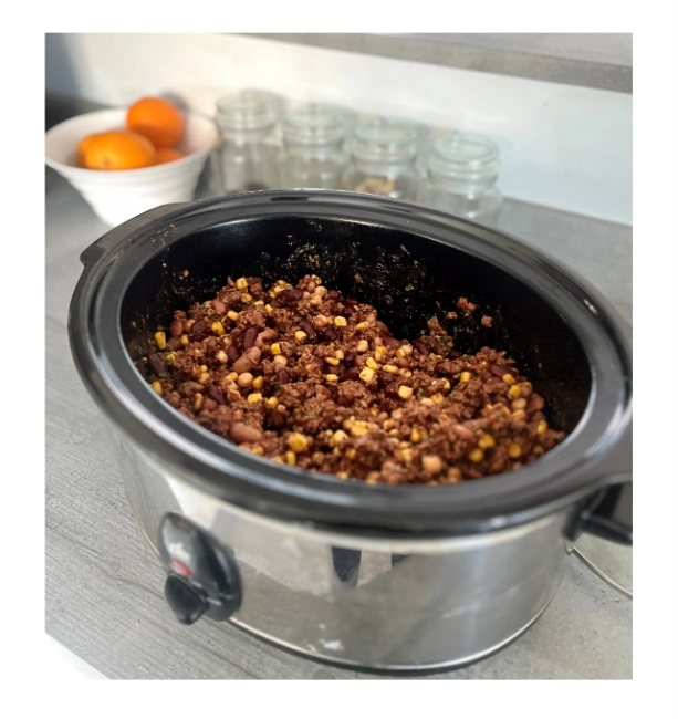 Slow cooker chilli with minced beef and beans cooking.