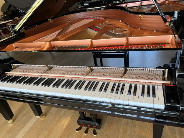 Yamaha GC1 Acoustic Piano