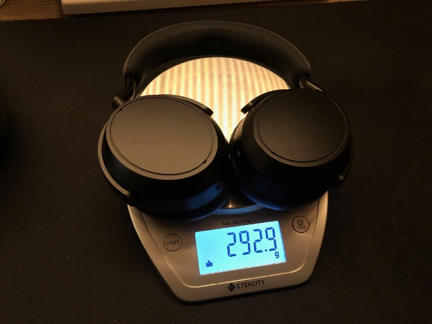 Sennheiser Momentum 4 weighing 293g on scale