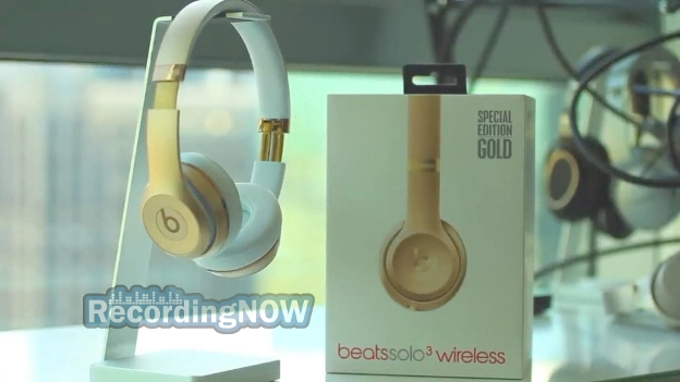 Beats Solo 3 Wireless next to factory box packaging