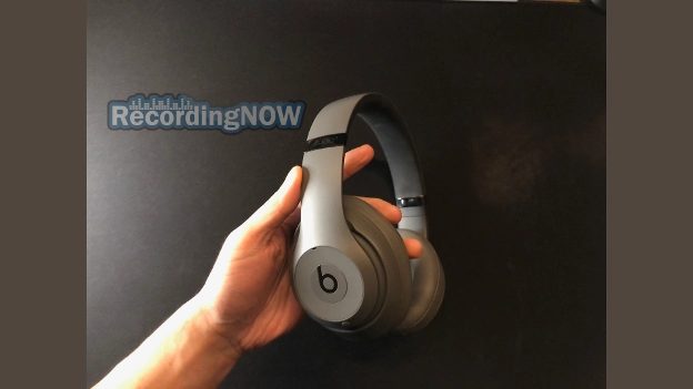 Beats Studio 3 Wireless gray side profile