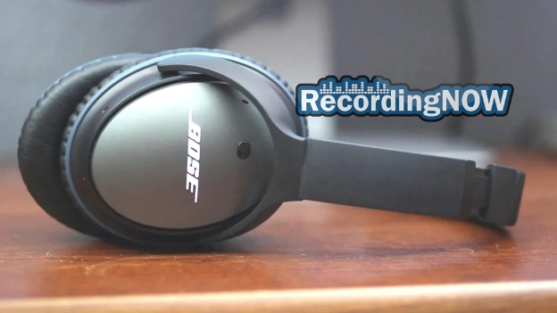 Bose QuietComfort 25 (QC25) on desk