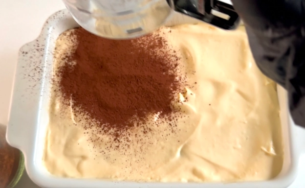 cocoa powder mascarpone cream